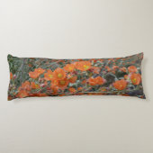 Orangefarbene Wüstenglühende Blume im Blut Seitenschläferkissen (Rückseite)