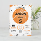 Orangefarbener Basketball Einladung (Stehend Vorderseite)