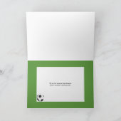 Orangefarbener Fußball auf Gras Karte (Innenseite)