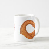 Orangefarbener Herzdrache in Weiß Kaffeetasse (VorderseiteRechts)