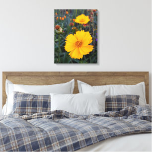 Orangefarbener Kosmos in der Vordergrundfotografie Leinwanddruck