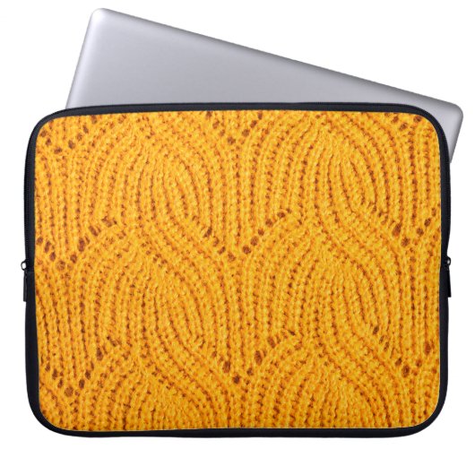 Orangefarbener Pullover, texturierter Hintergrund. Laptopschutzhülle (Vorderseite)