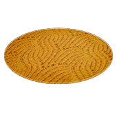 Orangefarbener Pullover, texturierter Hintergrund. Schneidebrett (Ecke)