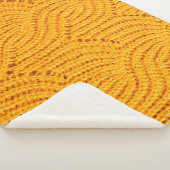 Orangefarbener Pullover, texturierter Hintergrund. Sherpadecke (3/4)