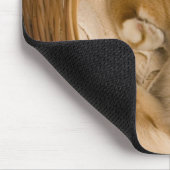 Orangefarbener Schlaf in Hürde Mousepad (Ecke)