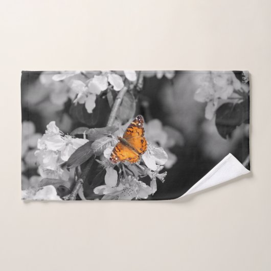 Orangefarbener Schmetterling auf Blossom Handtuch (Handtuch)