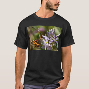 Orangefarbener Schmetterling auf wilder Hyazinthe  T-Shirt