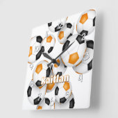 Orangefarbener schwarzer Fußballsaal Quadratische Wanduhr (Winkel)