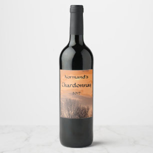 Orangefarbener Sonnenuntergang mit Baumbezug Weine Weinetikett