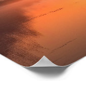 Orangefarbener Sonnenuntergang mit Fischerboot Poster (Ecke)
