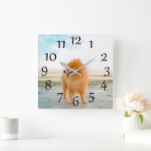 Orangefarbener Spitz an der Wall-Uhr Quadratische Wanduhr (Zuhause)