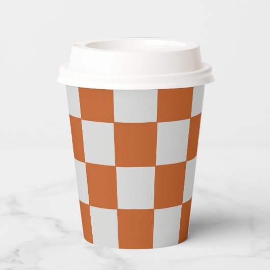 Orangefarbener und grauer Karton Pappbecher (Rückseite)