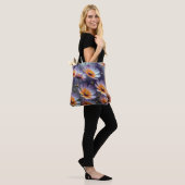 Orangefarbener und Lila Kosmos Abstrakt Tasche (Am Model)
