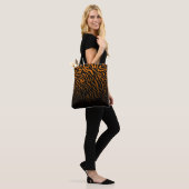 Orangefarbener und schwarzer Zebradruck: Stilvoll Tasche (Am Model)