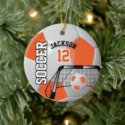 Orangefarbener und weißer Fußball Keramik Ornament (Baum)