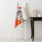 Orangefarbener und weißer Fußballball mit DIY-Text Sherpadecke (Beispiel)