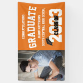 Orangefarbenes Abschluss-Banner mit Deckel 2023 Banner (Vertikal)