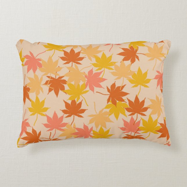 Orangefarbenes botanisches Ahornmuster Blätter Pat Dekokissen (Vorderseite)