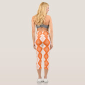 Orangefarbenes Diamantmuster Capri Leggings (Rückseite)