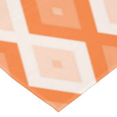 Orangefarbenes Diamantmuster Tischdecke (Schrägansicht)