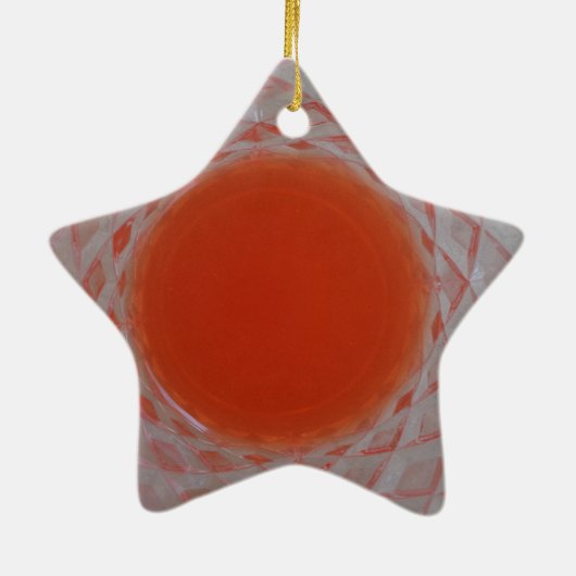 Orangefarbenes Getränk in Kristallglas Keramikornament (Hinten)