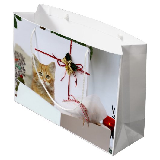 Orangefarbenes Kätzchen Weihnachten Große Geschenktüte (Rückseite Schrägansicht)