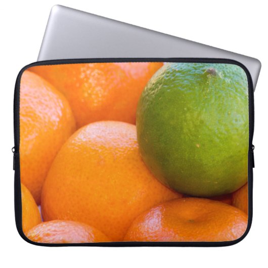 Orangefarbenes Limones Zitrusfrüchte-Nah-Up-Foto Laptopschutzhülle (Vorderseite)