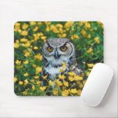 Orangefarbenes Mit Augen Eule im Wiese der Blume Mousepad (Mit Mouse)