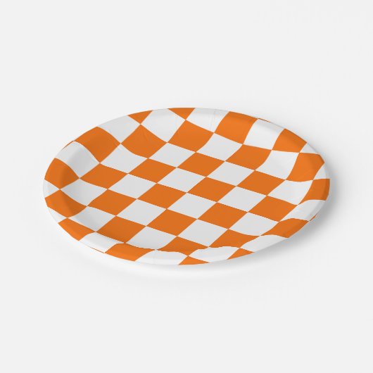 Orangefarbenes Muster eines Karos Pappteller (Schrägansicht)
