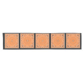 Orangefarbenes orientalisches Design Kurzer Tischläufer (Horizontal)