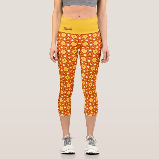 Orangefarbenes Quadrat- und Dreiecksgeflecht-naive Capri Leggings (Vorderseite)