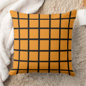 Orangefarbenes quadratisches Muster und schwarze R Kissen (Decke)