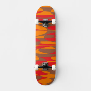 Orangefarbenes, rotes und braunes Skateboarddeck