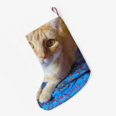 Orangefarbenes Tabby auf Quilt Kleiner Weihnachtsstrumpf (Rückseite (Hängend))