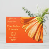 Orangefarbenes und gelbes Gerbera-Blume-Brautparty Einladung (Stehend Vorderseite)