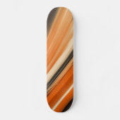 Orangefarbenes und schwarzes Skateboard (Vorderseite)