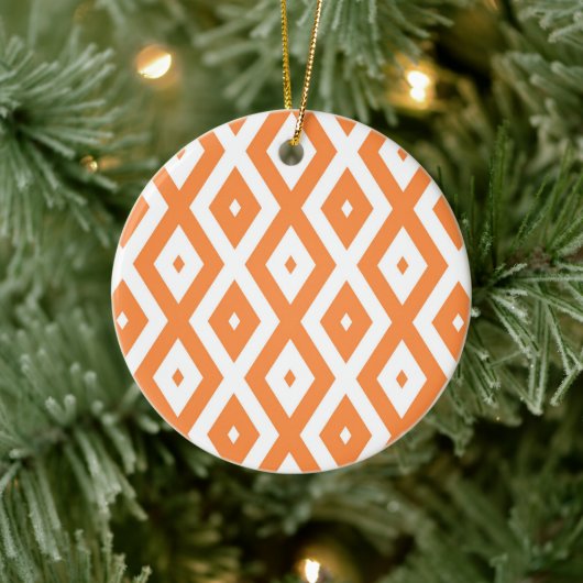 Orangefarbenes und weißes Diamantmuster Keramik Ornament (Baum)