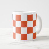 Orangefarbenes und weißes Karton-Muster Jumbo-Tasse (Vorderseite Rechts)