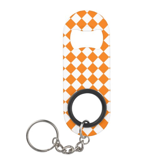 Orangefarbenes weißes Schachbrett Diamantmuster Mini Flaschenöffner (Vorderseite)