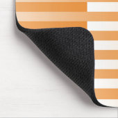 Orangefarbenes weißes Streifenmuster Mousepad (Ecke)