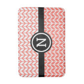 Orangefarbenes Zickzack Muster Monogram Bold moder Badematte (Vorderseite Vertikal)