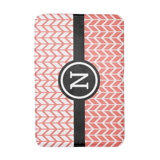 Orangefarbenes Zickzack Muster Monogram Bold moder Badematte (Vorderseite Vertikal)