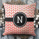 Orangefarbenes Zickzack Muster Monogram Bold moder Kissen<br><div class="desc">Fügen Sie Ihrem Sofa eine Farbe und Stil hinzu, mit dieser feinen, schicken, trendigen Koralle und Weiß mit modernem, Zickzack Schwarz-Weiß-Muster. Passen Sie dieses Kissen mit Ihrem Monogramm Initial an. Auch ein tolles Geschenk für einen besonderen Freund!Geben Sie einfach den Monogramm-Brief Ihrer Wahl ein und Sie können dieses Kissen leicht...</div>