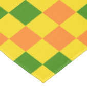 Orangegelbe grün karierte Musterdesign Tischdecke (Schrägansicht)