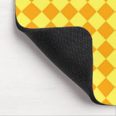 Orangelbes Schachbrett Diamantmuster Mousepad (Ecke)