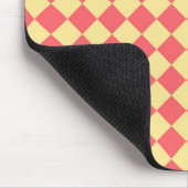 Orangelbes Schachbrett Diamantmuster Mousepad (Ecke)
