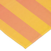 Orangelbes Streifenmuster Tischdecke (Schrägansicht)