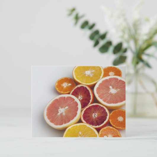 Orangen auf der Tabelle schneiden Postkarte (Stehend Vorderseite)