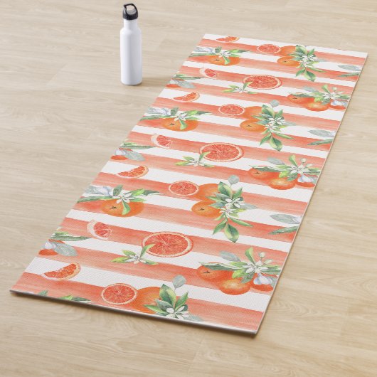 Orangen auf orangefarbenen und weißen Streifen Yogamatte (Beispiel)