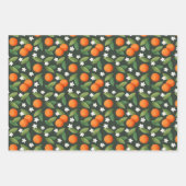 Orangen, grüne Blätter und Muster der weißen Blume (Vorderseite)